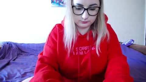 Snapshot of yourswetiegirl chatting on 04.28.26 Sofia online show from 04.28.26