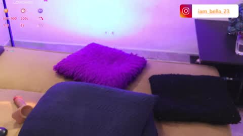 Bella- Independert Model online show from 02.03.25