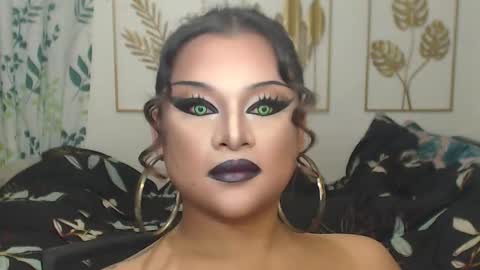 Snapshot of yourtrannyqueenxxx chatting on 10.13.25 Anastacia Grey online show from 10.13.25