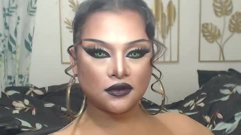 Snapshot of yourtrannyqueenxxx chatting on 10.30.25 Anastacia Grey online show from 10.30.25