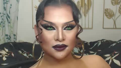 Snapshot of yourtrannyqueenxxx chatting on 11.11.25 Anastacia Grey online show from 11.11.25