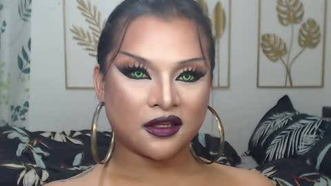 Snapshot of yourtrannyqueenxxx chatting on 11.15.25 Anastacia Grey online show from 11.15.25