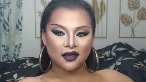 Snapshot of yourtrannyqueenxxx chatting on 11.20.25 Anastacia Grey online show from 11.20.25