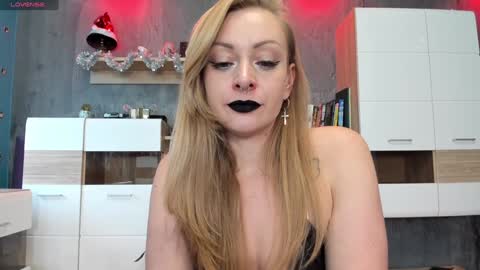 Snapshot of yourvenus00 chatting on 12.27.24 YourVenus00 -Follow my OF online show from 12.27.24