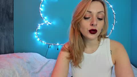 Snapshot of yourvenus00 chatting on 02.15.25 YourVenus00 -Follow my OF online show from 02.15.25