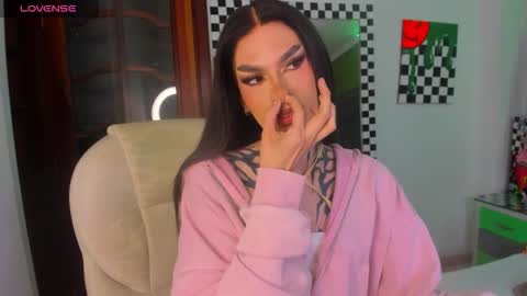 Snapshot of yourvirtualgirlfriennd chatting on 11.13.25 GI online show from 11.13.25