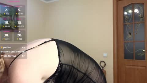 Snapshot of yourxqueen chatting on 01.11.25 YourXQueen online show from 01.11.25