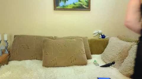 Snapshot of yourxqueen chatting on 10.31.25 YourXQueen online show from 10.31.25