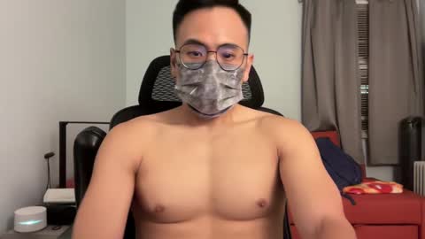 Snapshot of yrubber chatting on 09.11.25 YellowRubber online show from 09.11.25