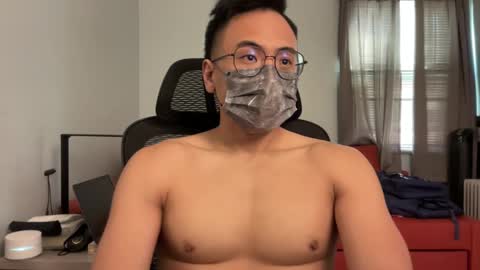 Snapshot of yrubber chatting on 09.16.25 YellowRubber online show from 09.16.25