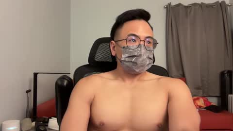 Snapshot of yrubber chatting on 10.05.25 YellowRubber online show from 10.05.25