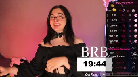 Snapshot of ysabell_viveris chatting on 12.17.24 Ysabell online show from 12.17.24