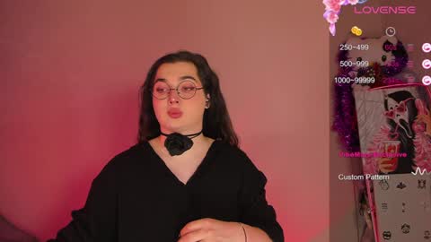 Snapshot of ysabell_viveris chatting on 12.24.24 Ysabell online show from 12.24.24