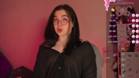 Snapshot of ysabell_viveris chatting on 01.04.25 Ysabell online show from 01.04.25