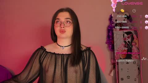 Snapshot of ysabell_viveris chatting on 01.07.25 Ysabell online show from 01.07.25