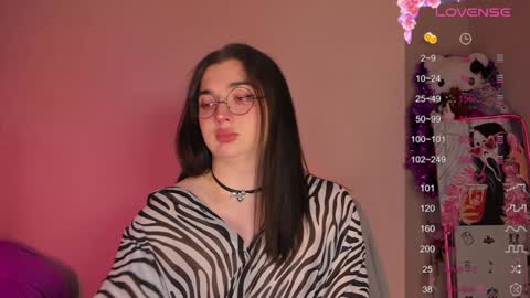 Snapshot of ysabell_viveris chatting on 01.08.25 Ysabell online show from 01.08.25