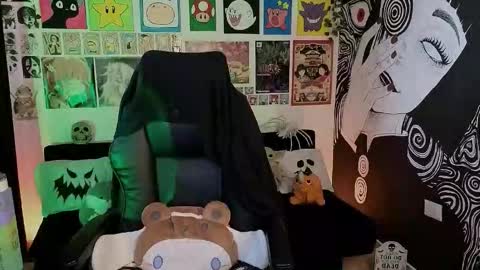 Snapshot of yuhwa chatting on 10.17.25 rawr Anne Independent model online show from 10.17.25