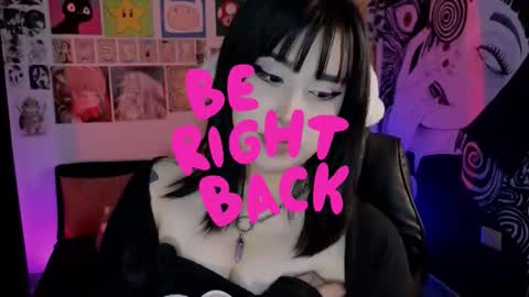 Snapshot of yuhwa chatting on 10.19.25 rawr Anne Independent model online show from 10.19.25