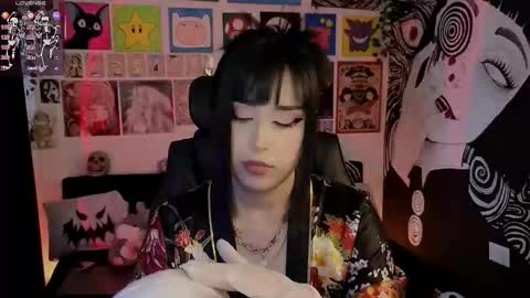 Snapshot of yuhwa chatting on 10.28.25 rawr Anne Independent model online show from 10.28.25