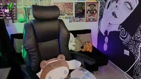    rawr   Anne Independent model      online show from 11.21.25