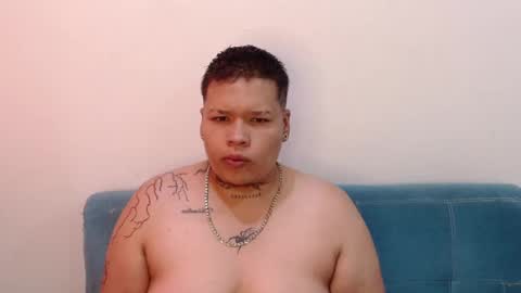 Snapshot of yulandval chatting on 10.05.25 yul and val couple online show from 10.05.25