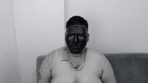 Snapshot of yulandval chatting on 10.30.25 yul and val couple online show from 10.30.25