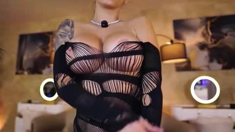 Snapshot of yuliadesirevska chatting on 10.13.25 Yulia online show from 10.13.25