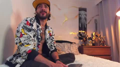 Snapshot of yulianpereira25 chatting on 05.31.26 yulian 2811 online show from 05.31.26