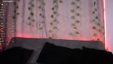 Snapshot of yuliath_dulce chatting on 12.28.24 yuliath online show from 12.28.24