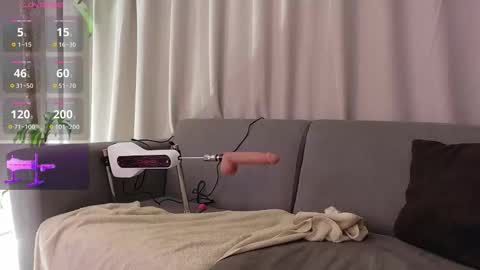 Snapshot of yuliethpetite chatting on 10.21.25 yuliethpetite online show from 10.21.25