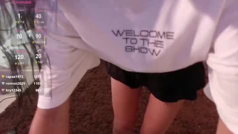 Snapshot of yuliethpetite chatting on 11.04.25 yuliethpetite online show from 11.04.25