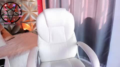 Snapshot of yumeko_jabami chatting on 10.06.25 YUMEKO online show from 10.06.25