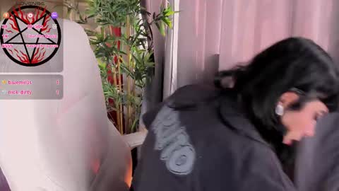 Snapshot of yumeko_jabami chatting on 10.18.25 YUMEKO online show from 10.18.25