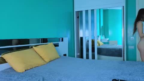 Yumi online show from 12.15.25