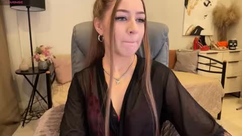 Snapshot of yummy_jane_ chatting on 10.23.25 Yummy Jane online show from 10.23.25