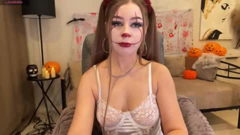 Snapshot of yummy_jane_ chatting on 10.31.25 Yummy Jane online show from 10.31.25