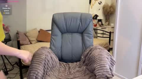 Snapshot of yummy_jane_ chatting on 11.16.25 Yummy Jane online show from 11.16.25