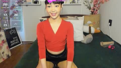 Snapshot of yummyqueen1 chatting on 10.15.25 KIM online show from 10.15.25