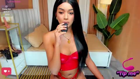 Goddes Renalyn online show from 01.06.25