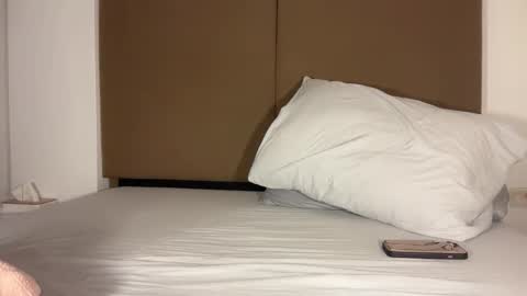 Snapshot of yuna_22 chatting on 10.22.25 Luna online show from 10.22.25