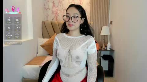 Yuna  online show from 10.03.25