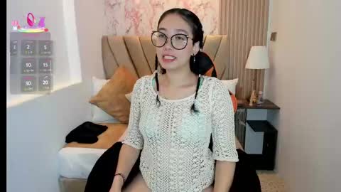 Yuna  online show from 10.04.25