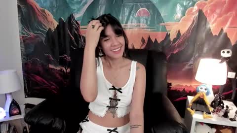 Snapshot of yunablack chatting on 10.29.25 Yuna online show from 10.29.25