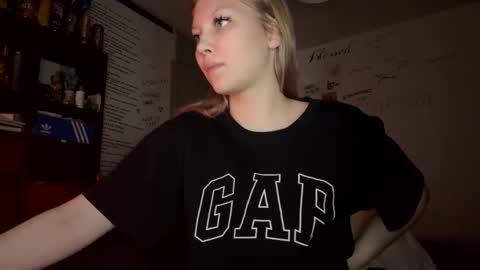 yunarosee online show from 01.18.26