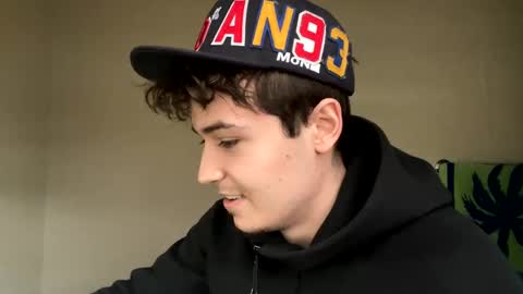 Snapshot of yungstudbev chatting on 02.11.25 yungstudbev online show from 02.11.25