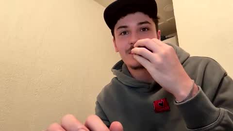 Snapshot of yungstudbev chatting on 09.19.25 yungstudbev online show from 09.19.25