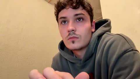 Snapshot of yungstudbev chatting on 10.04.25 yungstudbev online show from 10.04.25