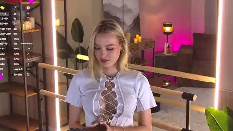 Snapshot of yungtessa chatting on 07.02.26 Tessa online show from 07.02.26