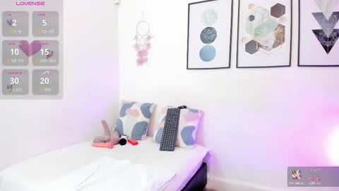 Snapshot of yunna7 chatting on 10.24.25 Yunna online show from 10.24.25