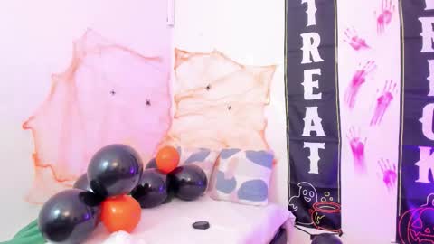 Snapshot of yunna7 chatting on 10.28.25 Yunna online show from 10.28.25